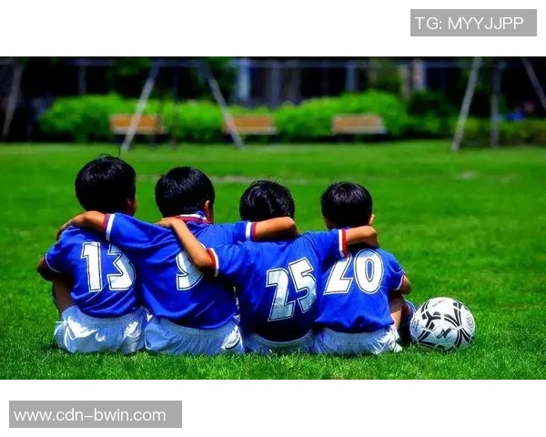 桌子下的足球与生活的奇妙交织探寻 桌子下的足球与生活的奇妙交织探寻